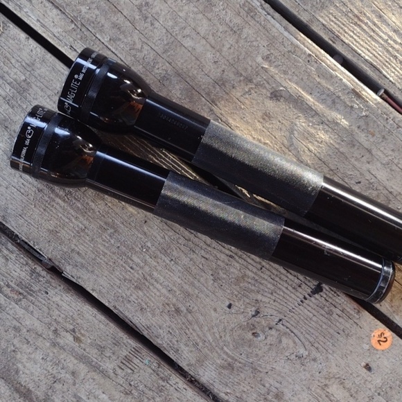 Mag-Lite Black USA Made Large Flashlight Heavy Duty Pair - Picture 2 of 3